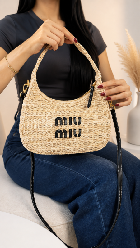 شنطة - Miu Miu قش / شامل علبة الشركة